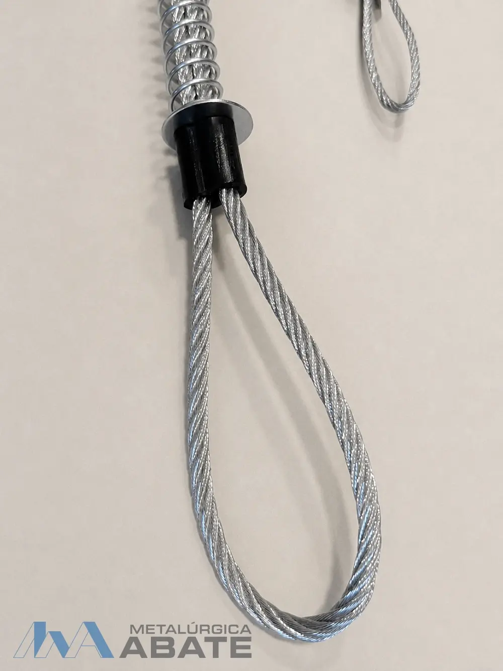 Detalle del lazo de cable de una eslinga de acero antilátigo
