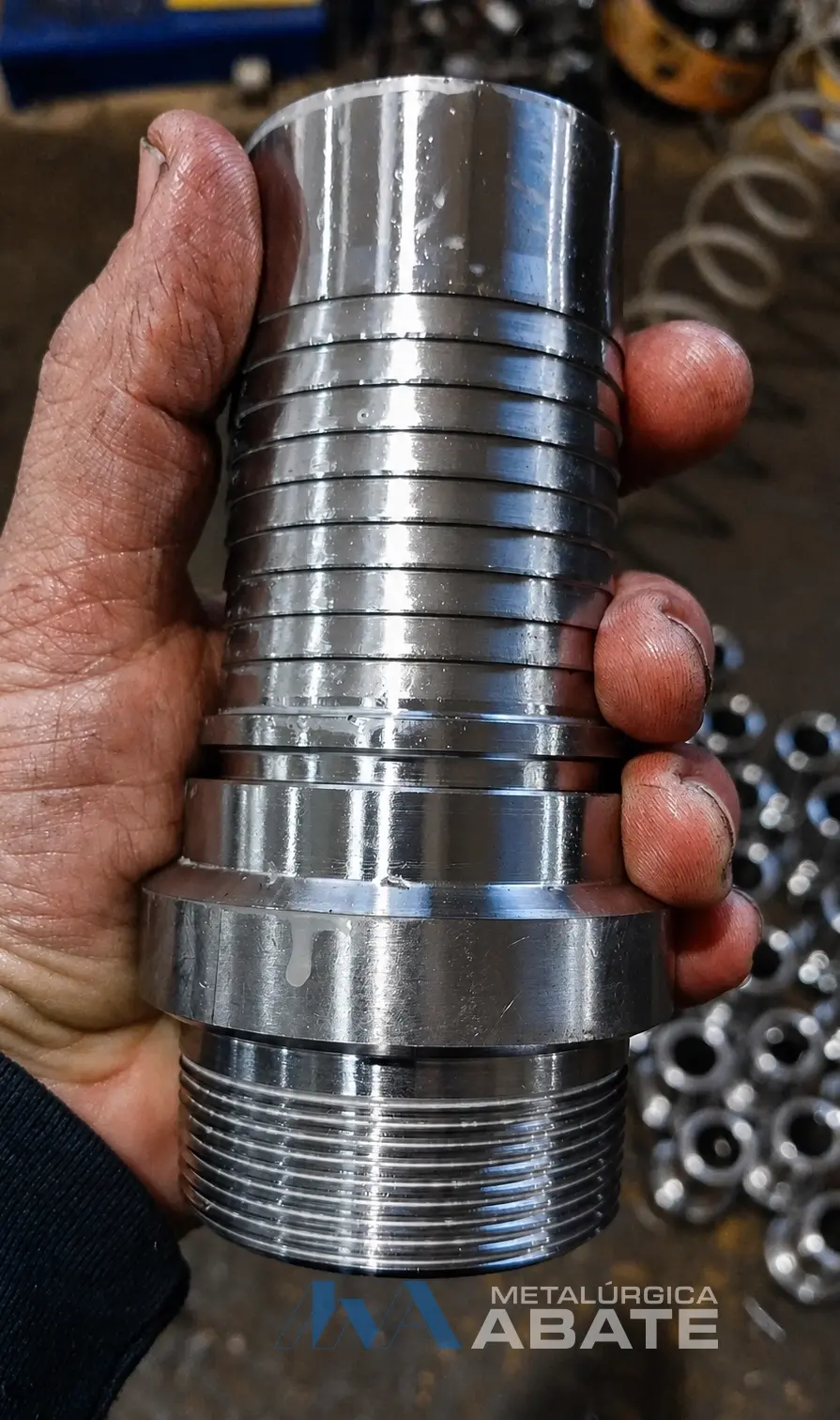 Conexión hidráulica de acero inoxidable fabricada por Metalúrgica Abate