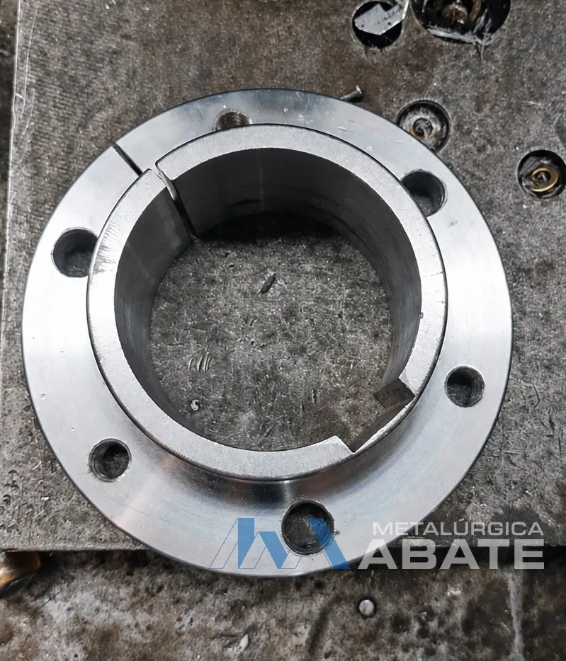 Brida especial de ajuste fabricada mediante mecanizado