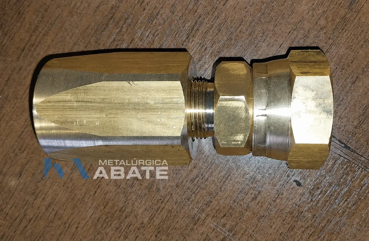 Conexión hidráulica fabricada en bronce