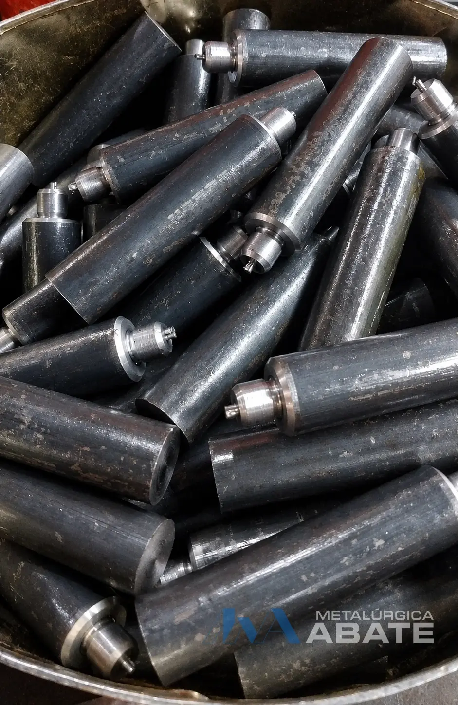 Conjunto de piezas durante un proceso de mecanizado en cantidad